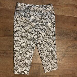 Kim Rogers Size 14 Cropped/Capris Black/White Floral Stretchy Resortwear